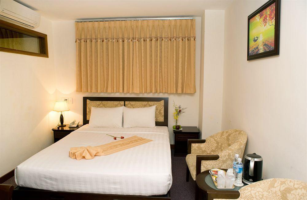 Dong Kinh A Hotel Хошимин Экстерьер фото