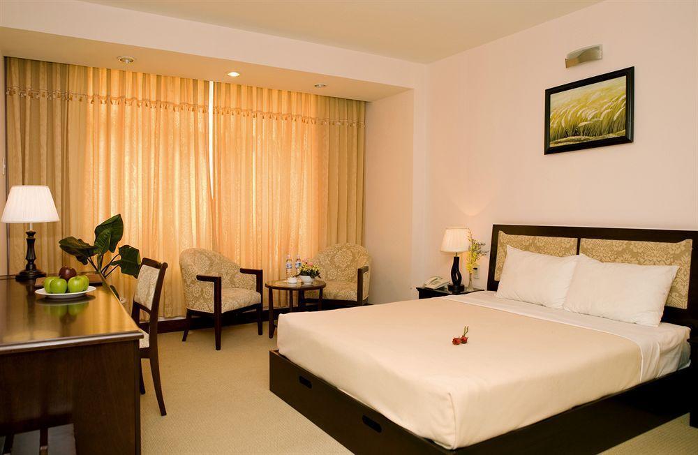 Dong Kinh A Hotel Хошимин Экстерьер фото