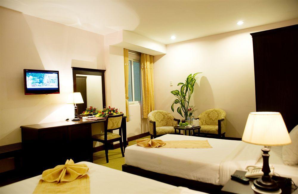 Dong Kinh A Hotel Хошимин Экстерьер фото