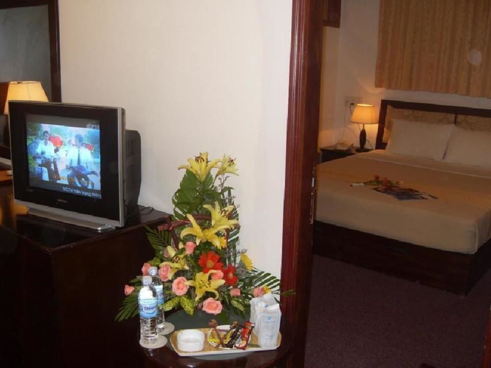 Dong Kinh A Hotel Хошимин Экстерьер фото
