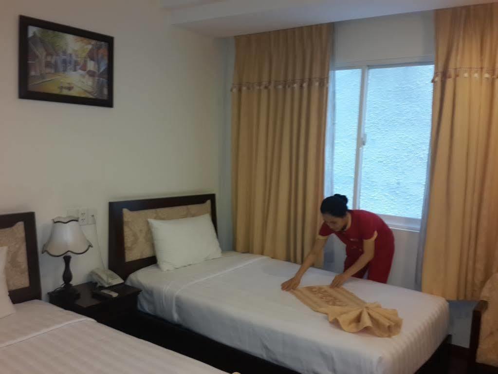 Dong Kinh A Hotel Хошимин Экстерьер фото