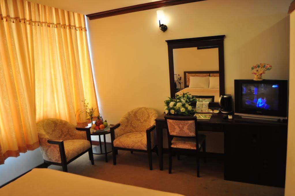 Dong Kinh A Hotel Хошимин Экстерьер фото