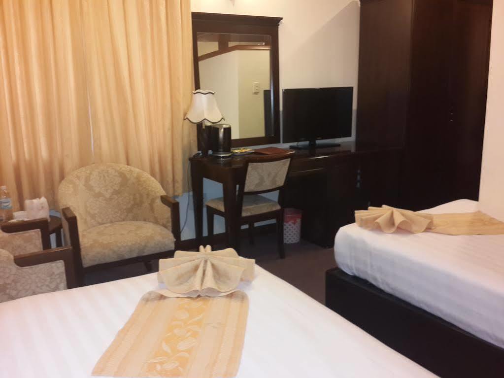 Dong Kinh A Hotel Хошимин Экстерьер фото